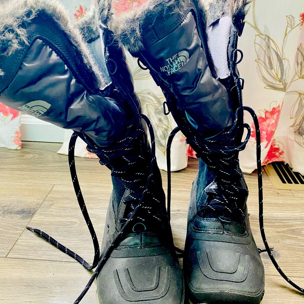 Women’s NorthFace boots